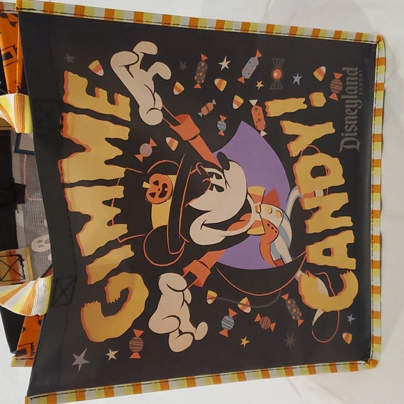 Disney Halloween bag and towel set - Picture 8 of 11